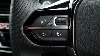 Peugeot E-208 GT