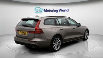 Volvo V60 B3 MOMENTUM