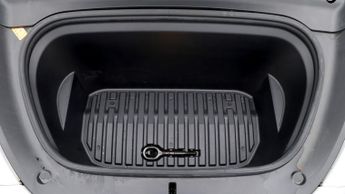 Tesla Model Y BASE