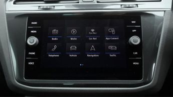 Volkswagen Tiguan SE NAV TSI 4MOTION DSG