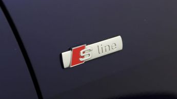 Audi Q4 e-tron S LINE