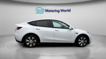 Tesla Model Y BASE