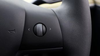 Tesla Model Y BASE