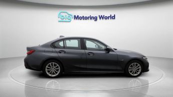 BMW 3 Series 330E SE PRO