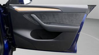 Tesla Model Y LONG RANGE AWD