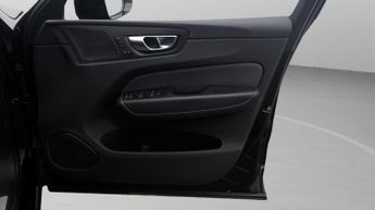 Volvo XC60 B5 R-DESIGN AWD