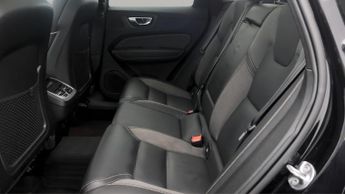 Volvo XC60 B5 R-DESIGN AWD