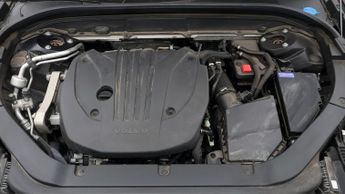 Volvo XC60 B5 R-DESIGN AWD