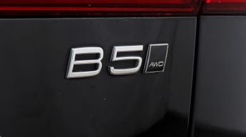 Volvo XC60 B5 R-DESIGN AWD