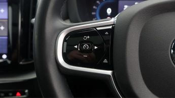 Volvo XC60 B5 R-DESIGN AWD