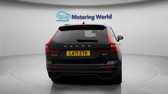 Volvo XC60 B5 R-DESIGN AWD