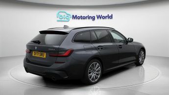 BMW 3 Series 330E M SPORT