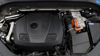 Volvo XC60 RECHARGE T6 PLUS AWD