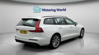 Volvo V60 B3 MOMENTUM