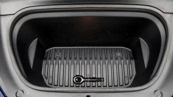 Tesla Model Y BASE