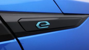 Peugeot E-2008 GT PREMIUM