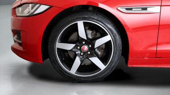 Jaguar XE D R-SPORT