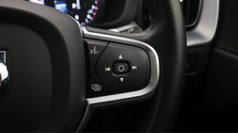 Volvo XC60 B5 MOMENTUM