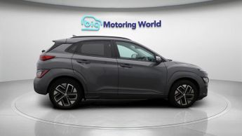 Hyundai KONA PREMIUM