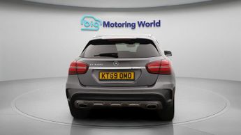 Mercedes-Benz GLA GLA 180 AMG LINE EDITION