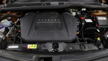 Peugeot E-2008 GT PREMIUM