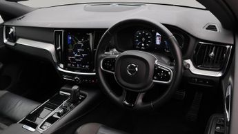 Volvo V60 RECHARGE T6 R-DESIGN AWD