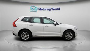 Volvo XC60 B5 MOMENTUM