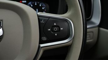 Volvo XC60 B5 MOMENTUM