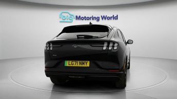 Ford Mustang Mach-E BASE