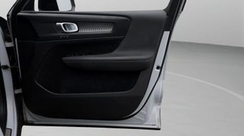 Volvo XC40 B4 R-DESIGN PRO