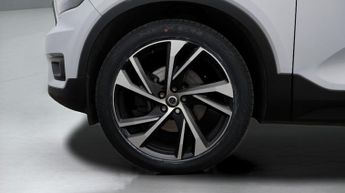 Volvo XC40 B4 R-DESIGN PRO