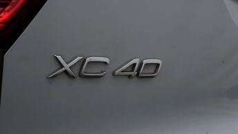 Volvo XC40 B4 R-DESIGN PRO
