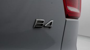 Volvo XC40 B4 R-DESIGN PRO