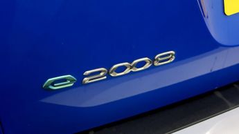 Peugeot E-2008 GT LINE