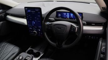 Ford Mustang Mach-E BASE