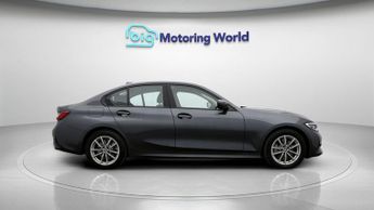 BMW 3 Series 330E SE PRO