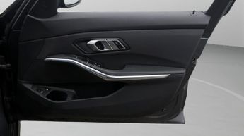 BMW 3 Series 330E SE PRO