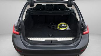 BMW 3 Series 330E SE PRO