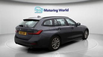 BMW 3 Series 330E SE PRO