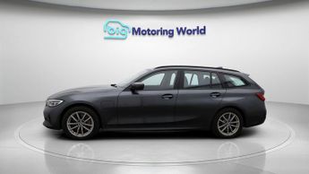 BMW 3 Series 330E SE PRO