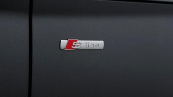 Audi Q5 TFSI E S LINE BLACK EDITION QUATTRO