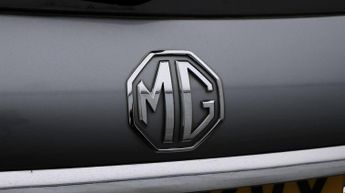 MG MG5 EXCLUSIVE