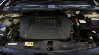 Peugeot E-2008 GT PREMIUM