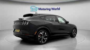 Ford Mustang Mach-E BASE