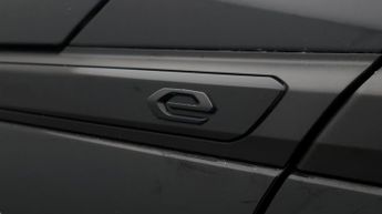 Peugeot E-2008 ALLURE PREMIUM