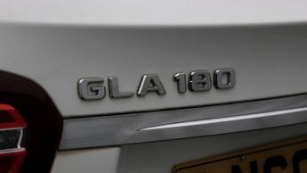 Mercedes-Benz GLA GLA 180 AMG LINE EDITION