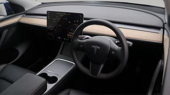 Tesla Model Y LONG RANGE AWD