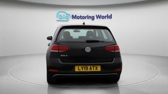Volkswagen Golf SE NAVIGATION TDI DSG