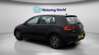 Volkswagen Golf SE NAVIGATION TDI DSG