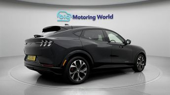 Ford Mustang Mach-E BASE